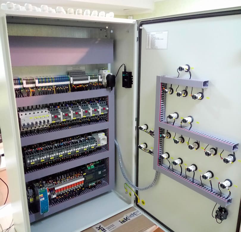 Шкаф управления собственной сборки на базе оборудования Schneider Electric