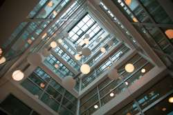 DALI vs. 1-10 В: какую систему управления освещением выбрать для ТЦ, офиса и производства в Казани